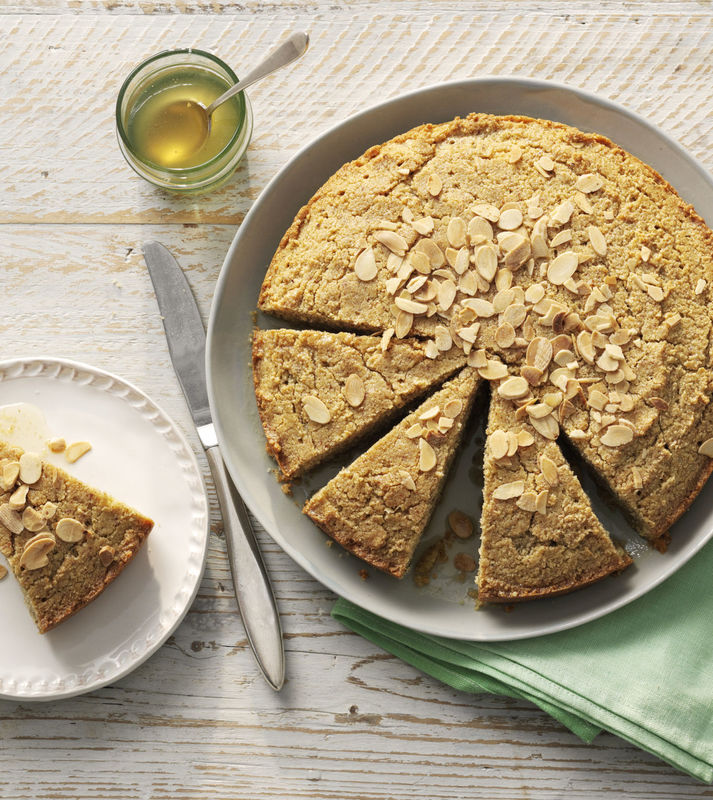 bizcocho-de-semola-con-miel-y-almendras
