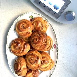 mini-brioche-con-crema-pastelera