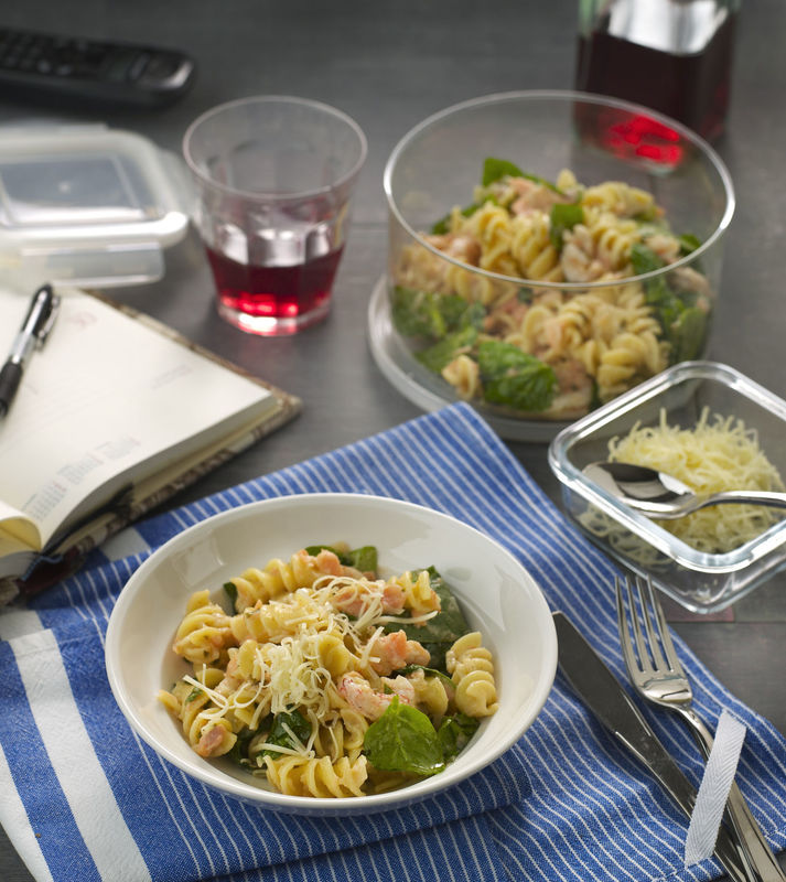 pasta-con-salmón-ahumado-y-langostinos