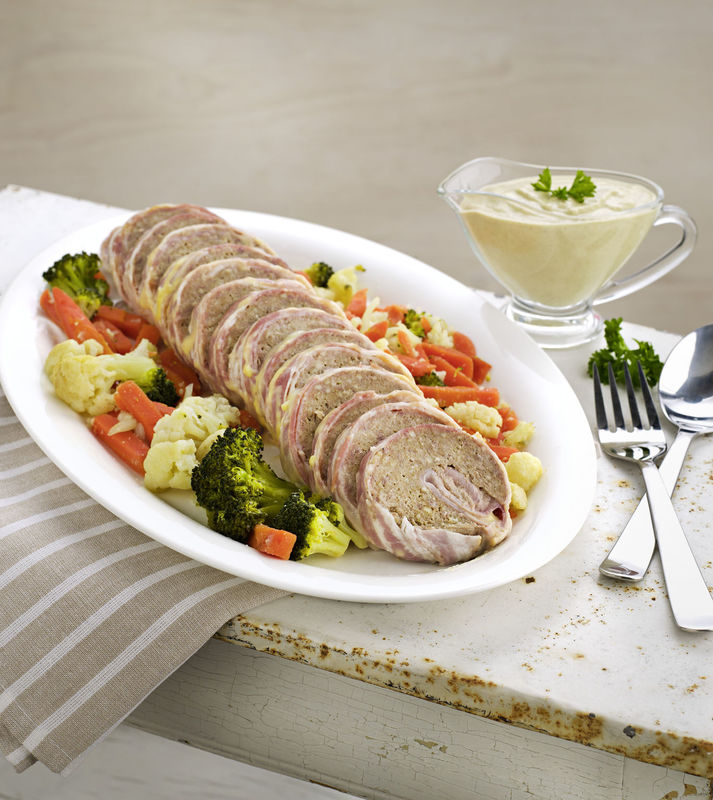 rollo-de-carne-y-queso-con-salsa-de-champiñones