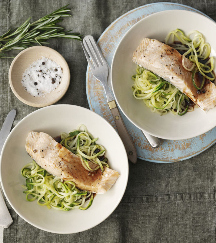 salmon-con-salsa-de-balsamico-y-zucchini