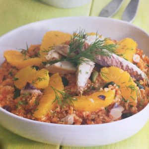 60-80 g de caballa en aceite, en trozos 1 ramita de eneldo fresco picado 10-20 g de brotes germinados (opcional) 2 naranjas peladas y en gajos (sin nada de parte blanca) 2 cucharadas de pipas de calabaza peladas