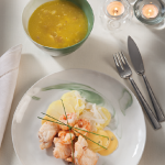 menu-sopa-de-picadillo-salmon-con-langostinos-papa-panadera-y-salsa-de-naranja