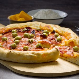 pizza con borde relleno