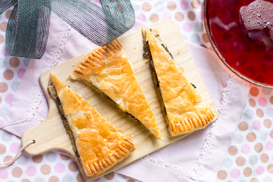 tarta-de-cebolla-caramelizada-champiñones-y-queso