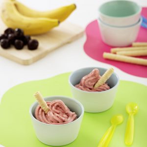 Helado de bananas y cerezas