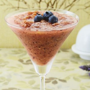 Martini de mango y arandanos