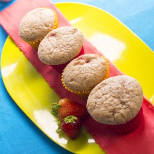 Muffins de banana y frutillas
