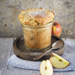 Torta de manzana en vaso