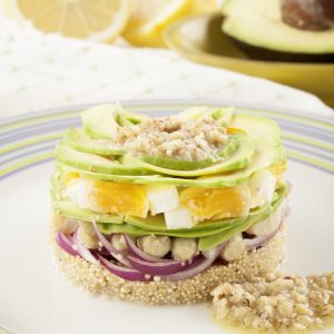 ensalada de quinoa con vinagreta de nueces