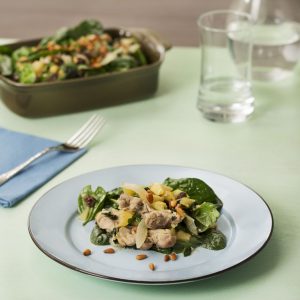 pollo con espinacas, manzanas