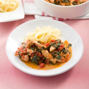 pollo con espinacas y tomate