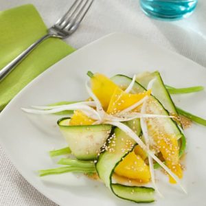 Ensalada de frutas y verduras al vapor con vinagreta de naranja