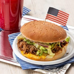 Hamburguesa de carne deshilachada estilo BBQ
