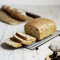 Sourdough_bread_with_olives_ID603772_portrait_2-scr